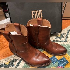 EUC Frye Billy Short Boot in Cognac Size 9